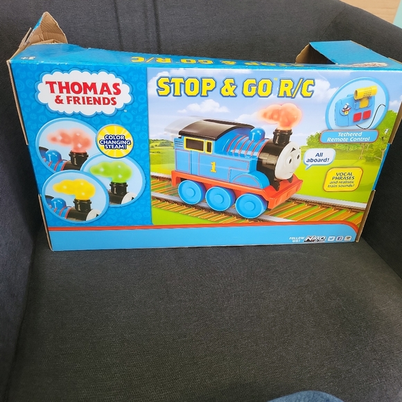 2016 NIB Thomas & Friends Stop & GO R/C NIkko Tethered Remote Control Train - Picture 7 of 9